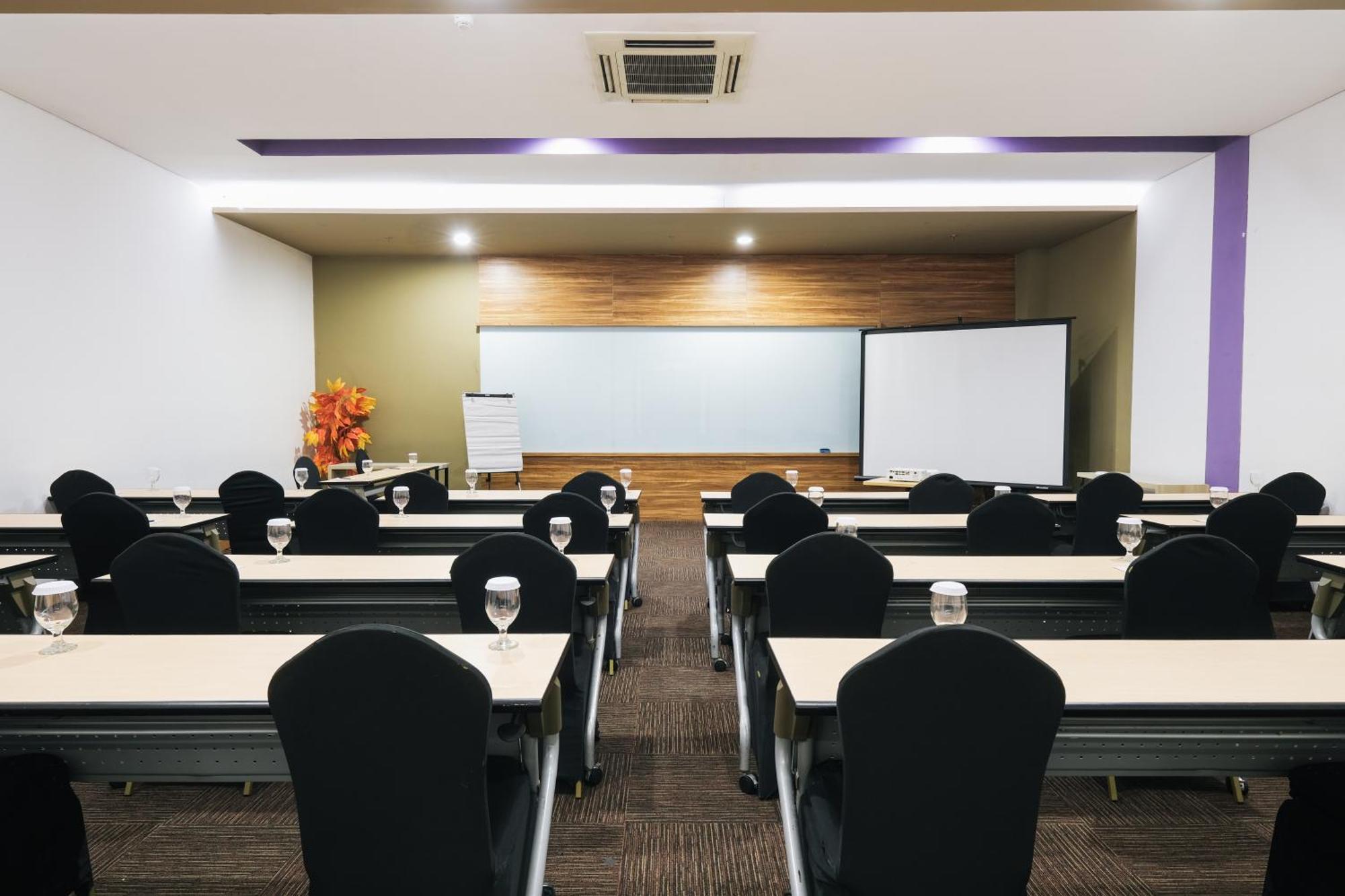 Luminor Hotel Metro Indah - Bandung By Wh Cicadas Εξωτερικό φωτογραφία